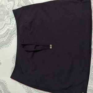 Black Skort sz XL, side zip, toggle bottom,  attached shorts by tē verde